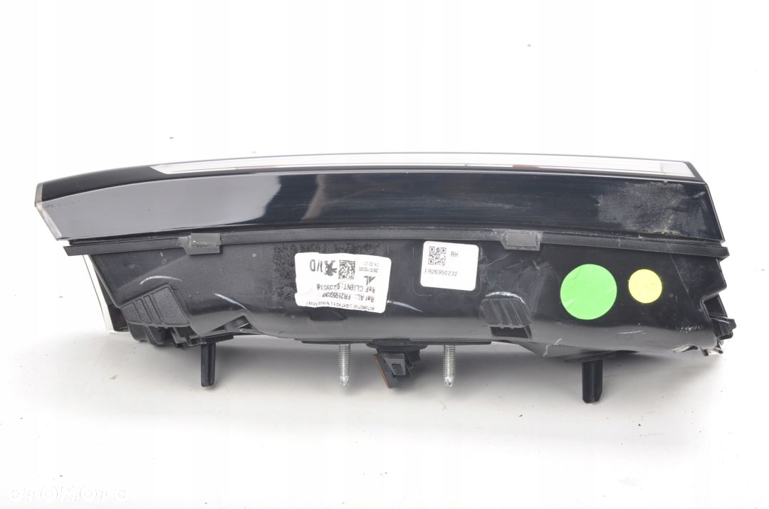 PEUGEOT 2008 II LAMPA PRAWY TYŁ W KLAPĘ - 2