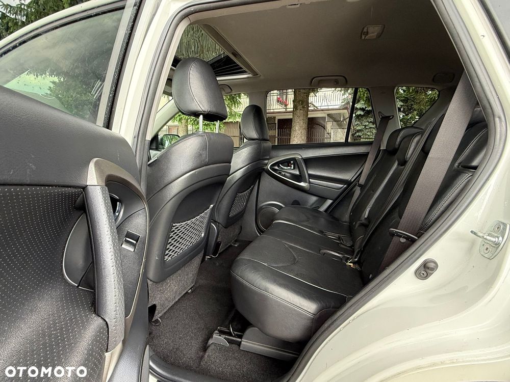 Toyota RAV4 2.2 D-4D 4x4 Automatik Executive - 28