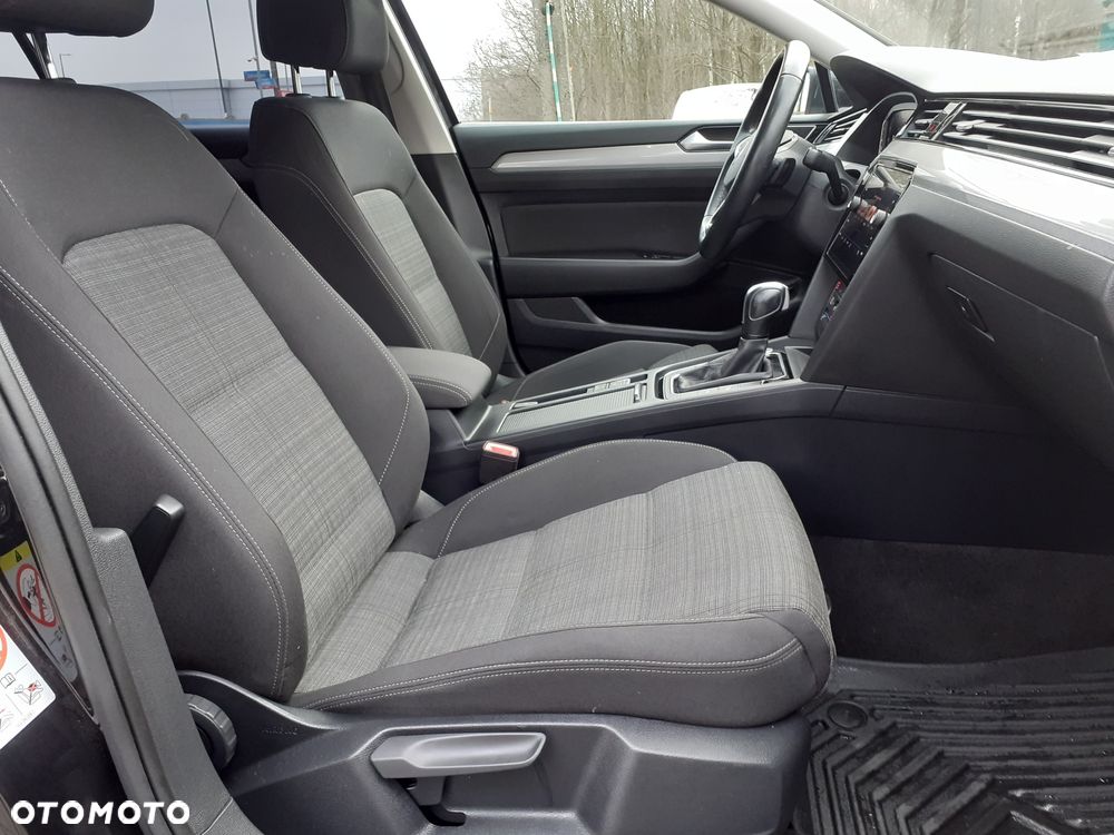 Volkswagen Passat - 26