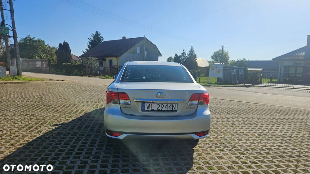 Toyota Avensis - 4