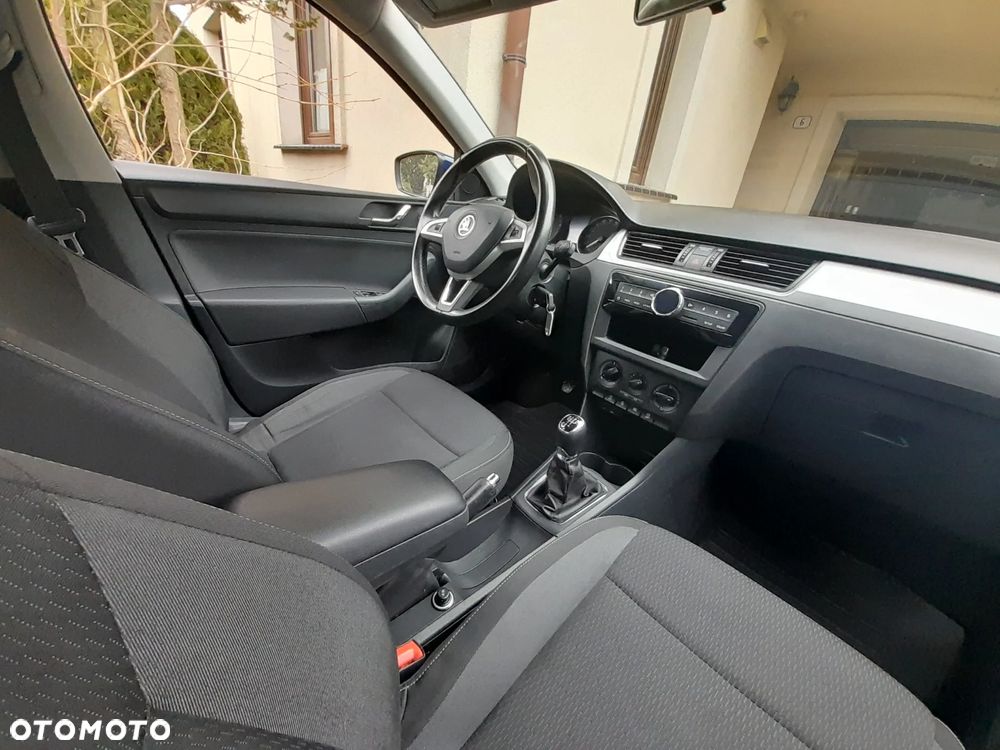 Skoda RAPID 1.2 TSI Ambition - 29