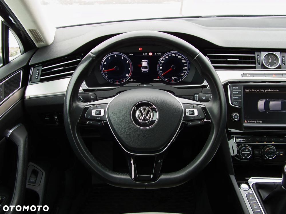 Volkswagen Passat 1.8 TSI BMT Highline - 23