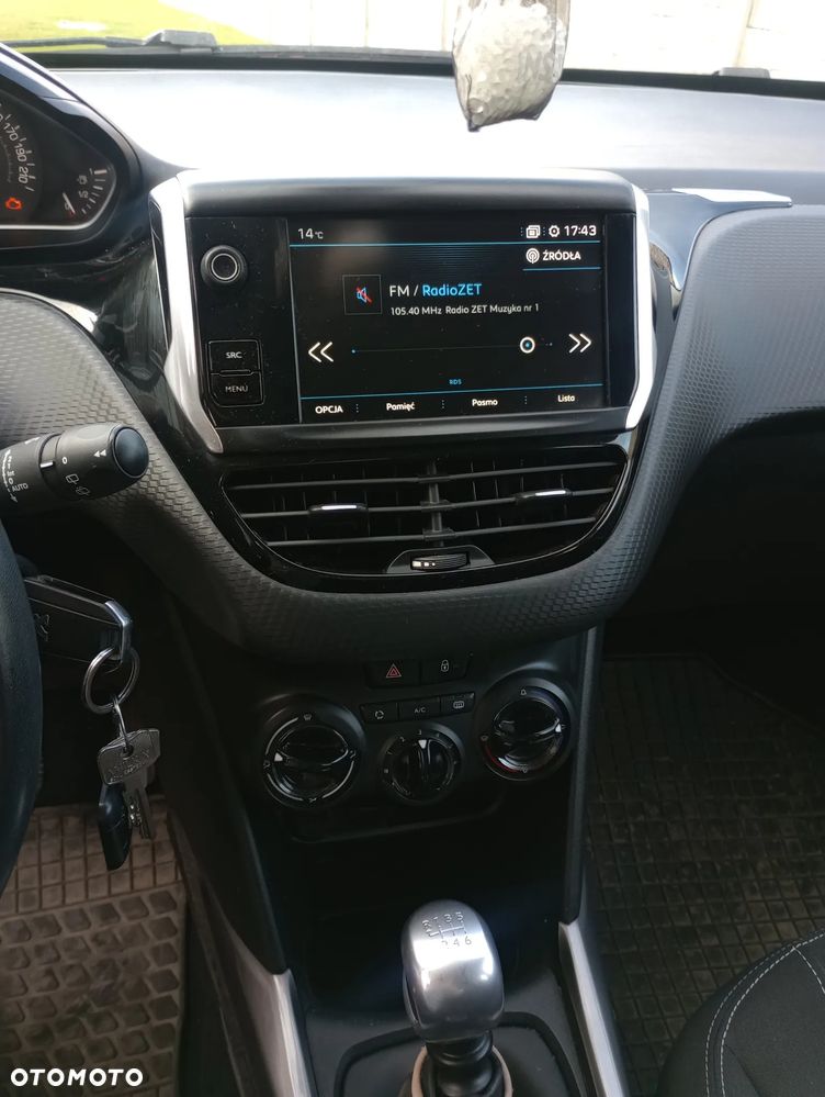 Peugeot 2008 BlueHDi 100 STOP & START Signature - 16