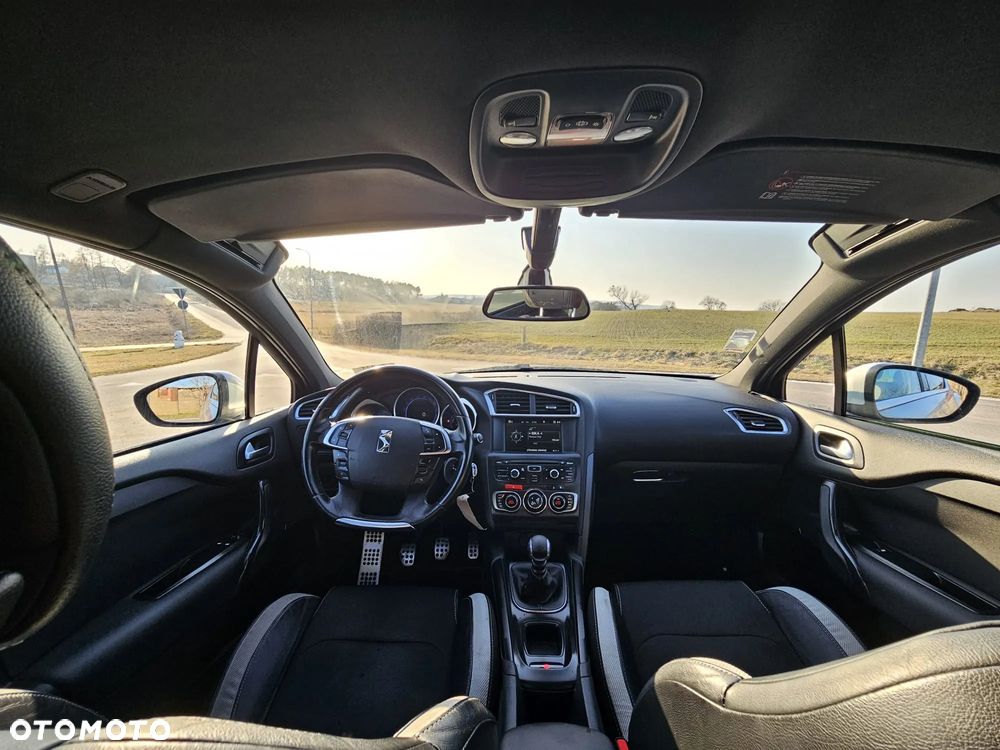 Citroën DS4 e-HDi 110 SoChic - 26