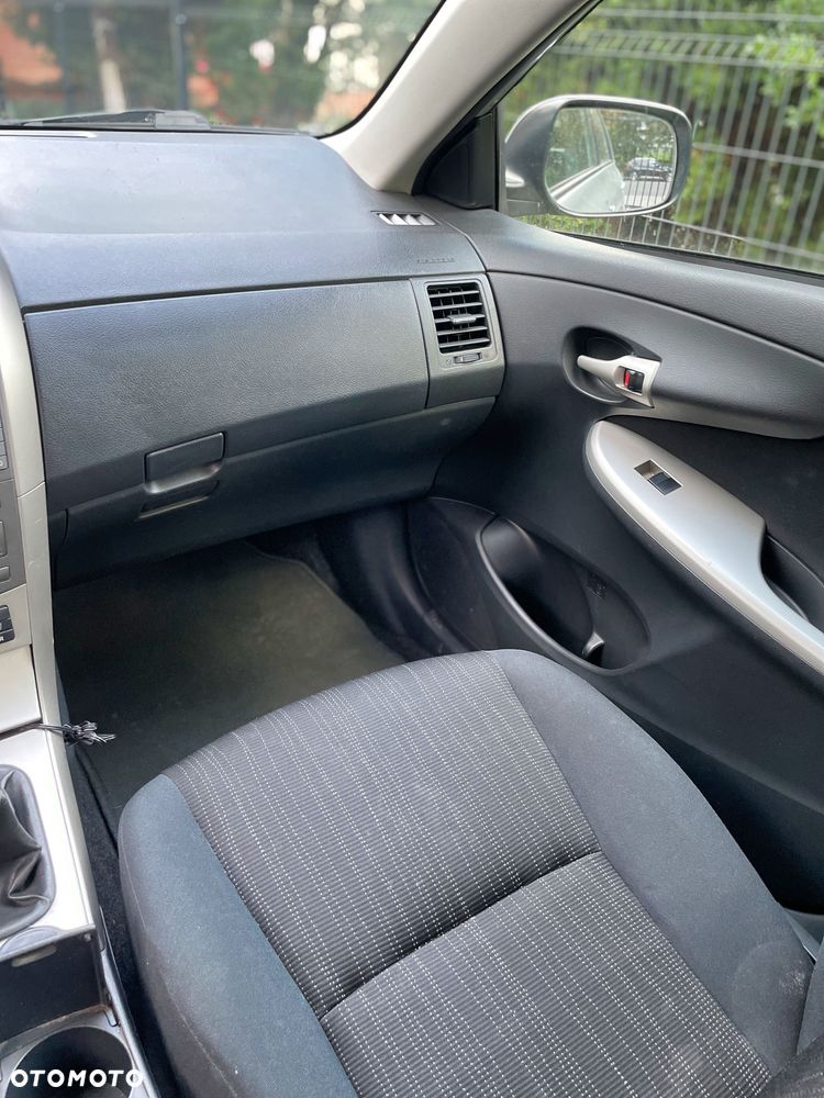 Toyota Corolla - 11