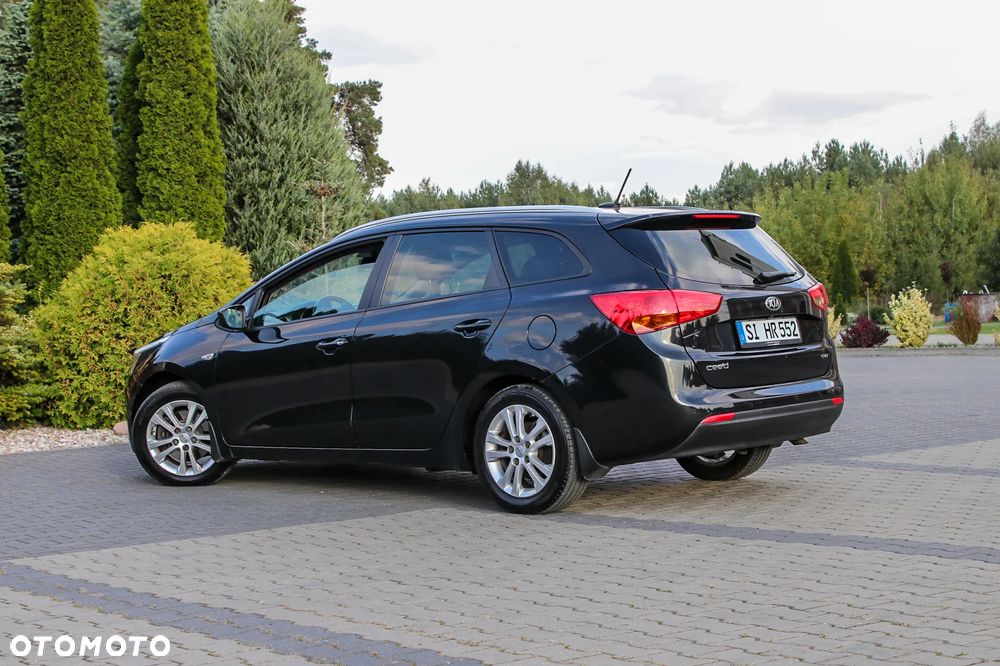 Kia Ceed 1.6 CRDi 128 ISG SW Vision - 9