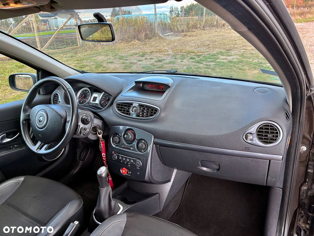 Renault Clio - 24