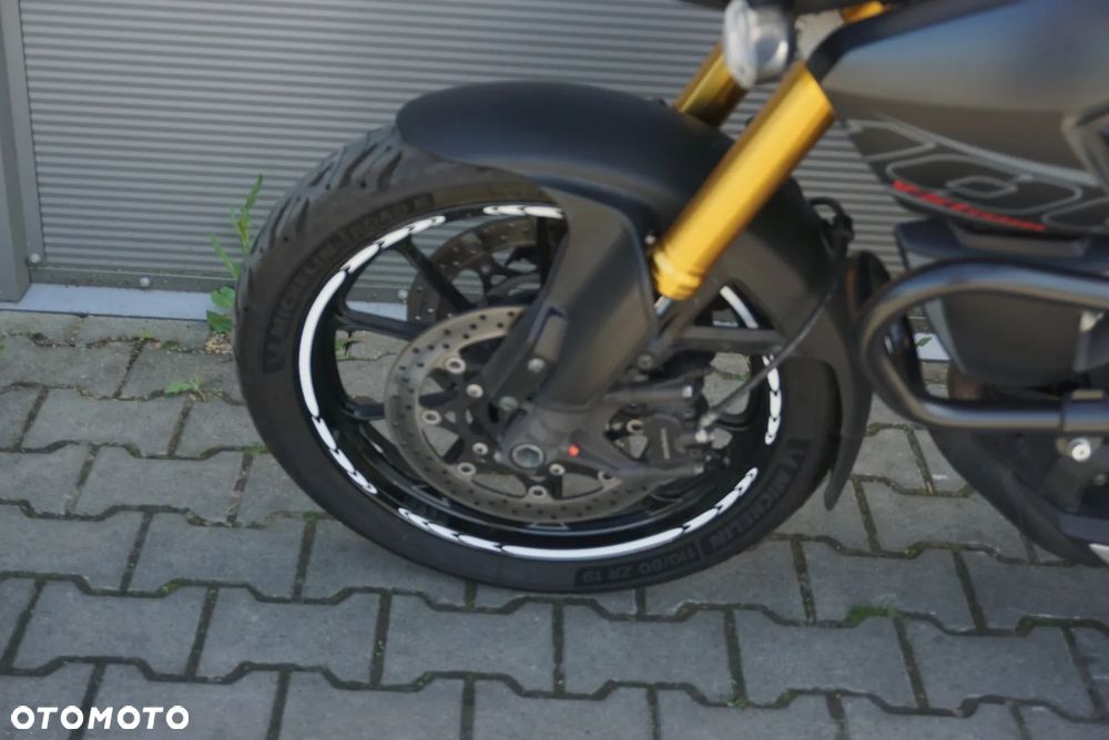 Suzuki V-STROM - 16
