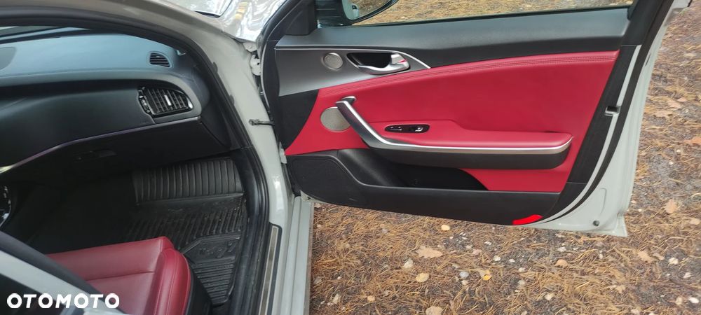 Kia Stinger 3.3 T-GDI AWD GT - 10