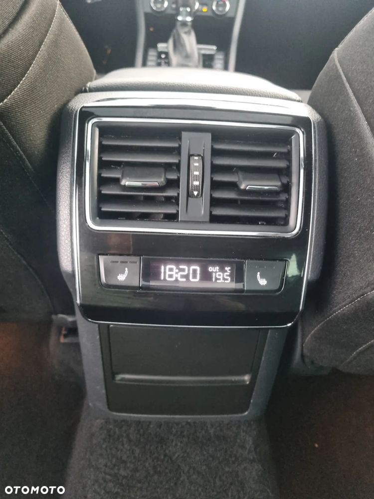 Skoda Superb Combi 2.0 TDI DSG Ambition - 16