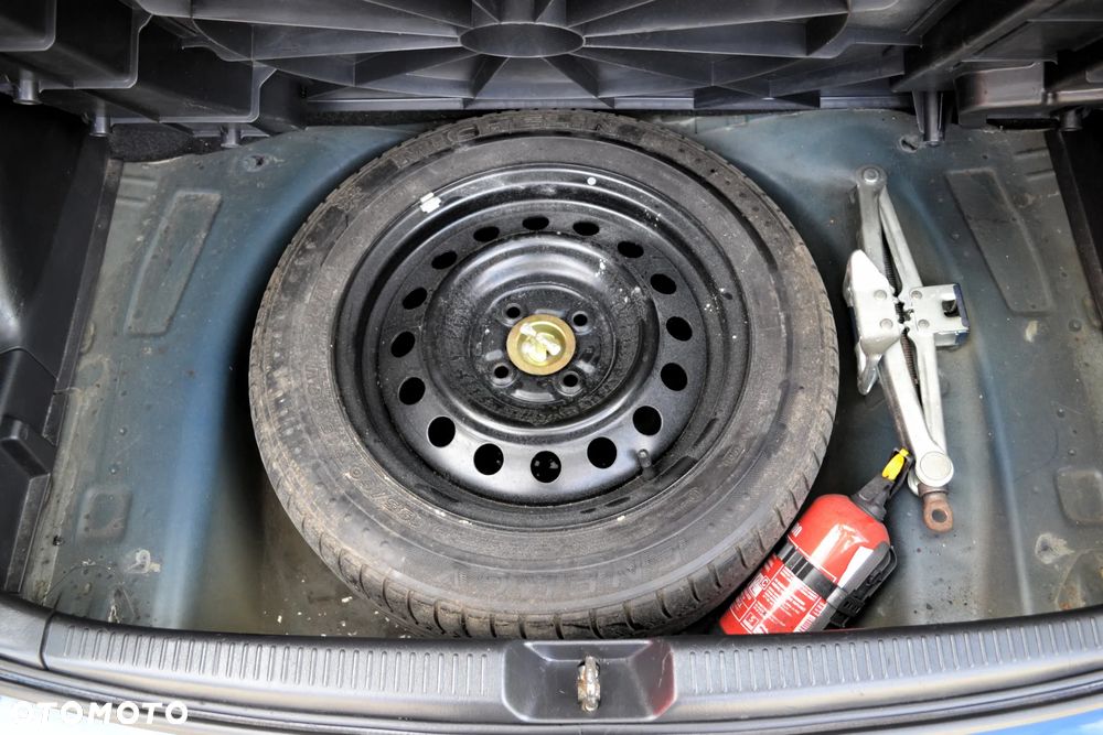 Toyota Corolla Verso 2.0 D-4D Sol - 32