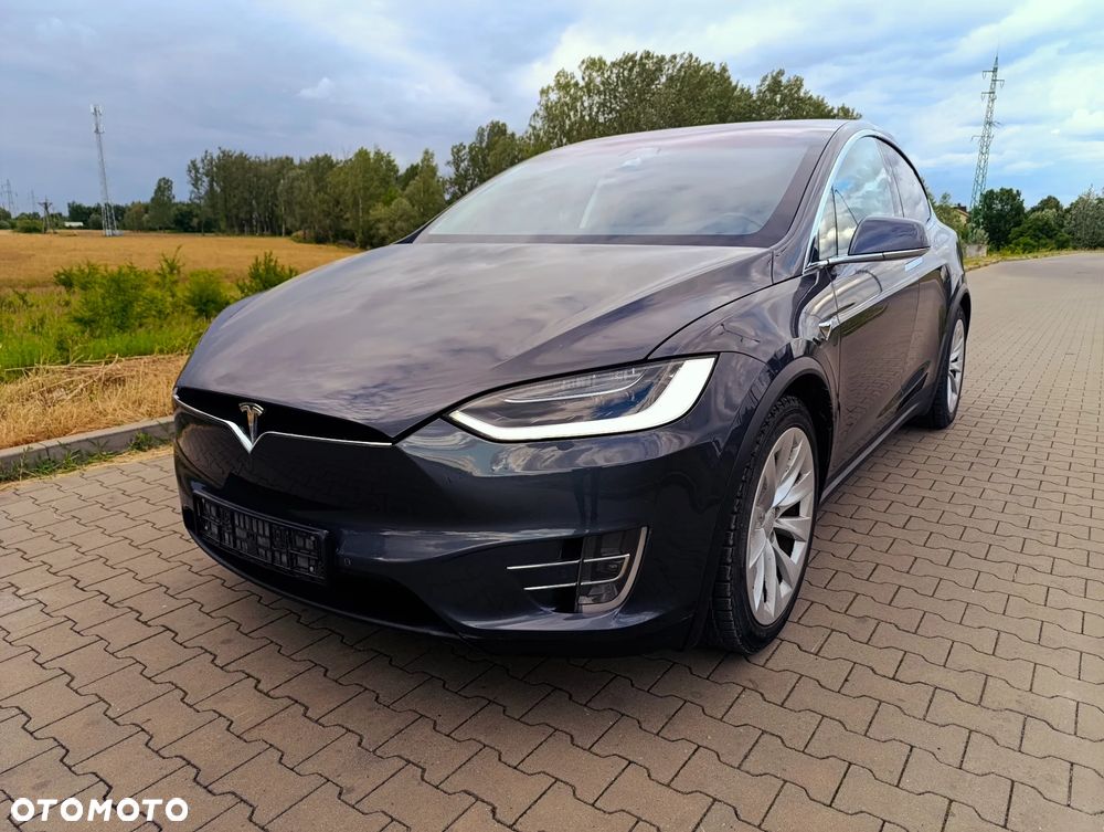 Tesla Model X - 24