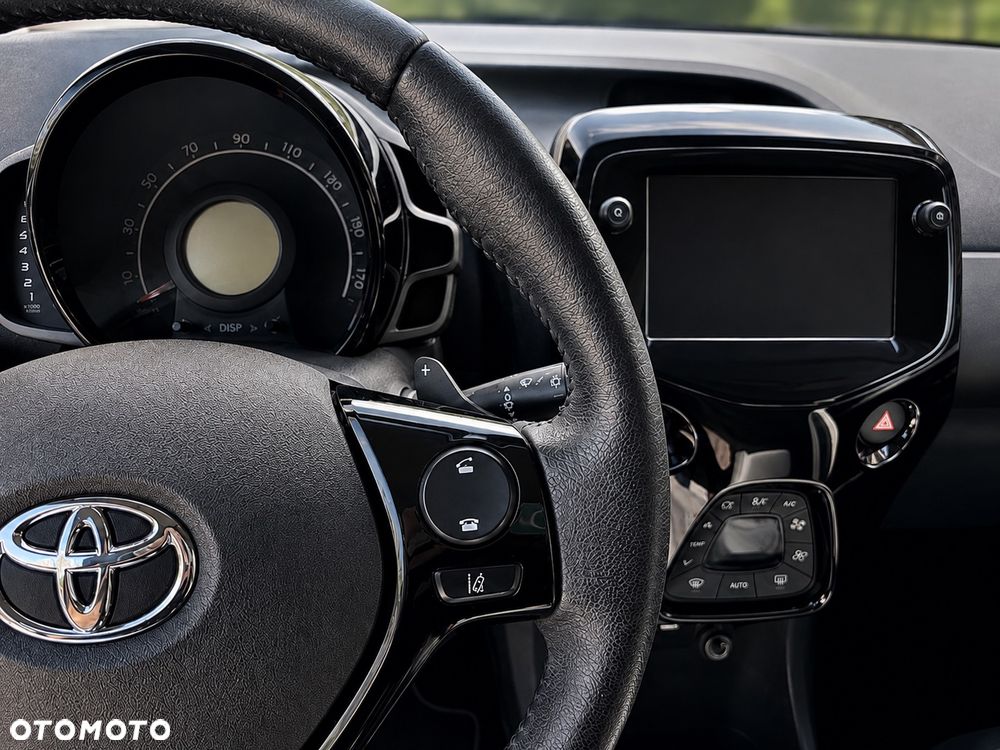 Toyota Aygo x.shift x-play connect - 5