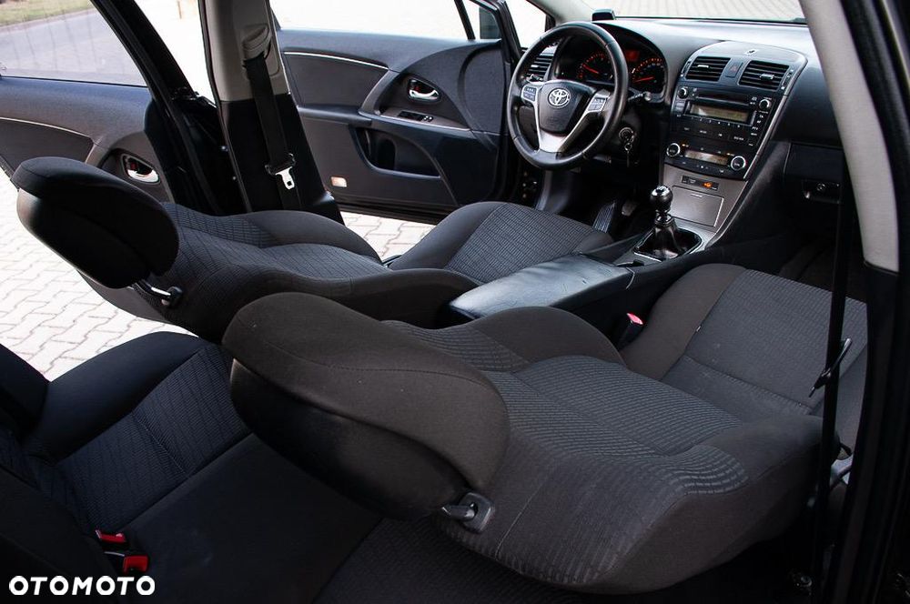 Toyota Avensis 2.2 D-4D X - 21