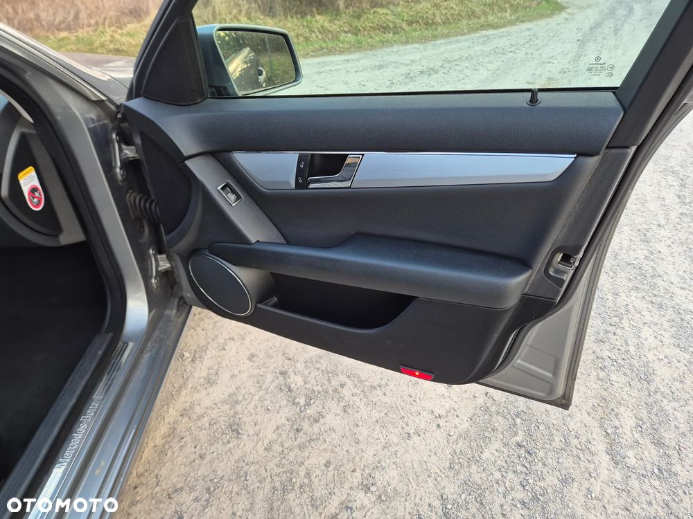 Mercedes-Benz Klasa C - 32