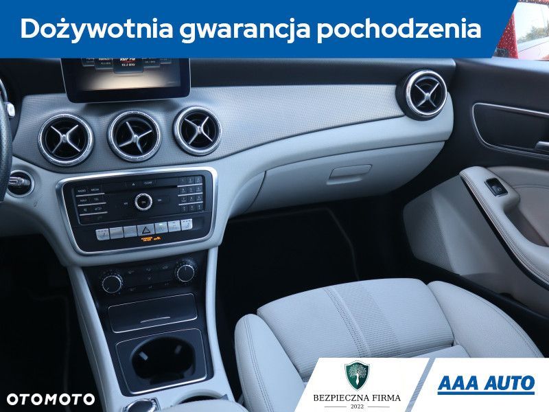 Mercedes-Benz CLA - 10