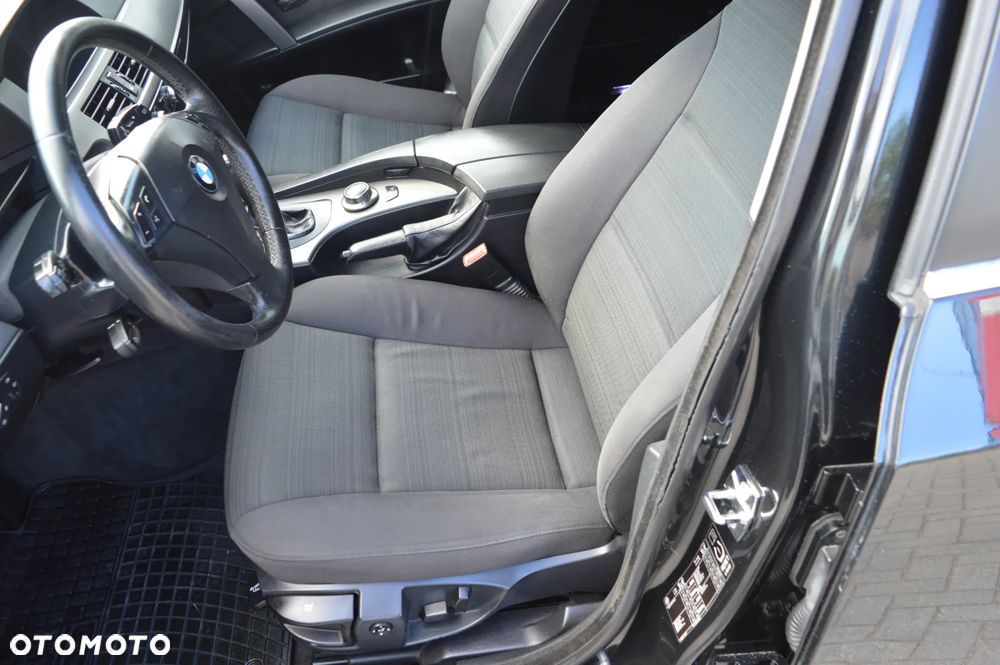BMW Seria 5 525d - 12