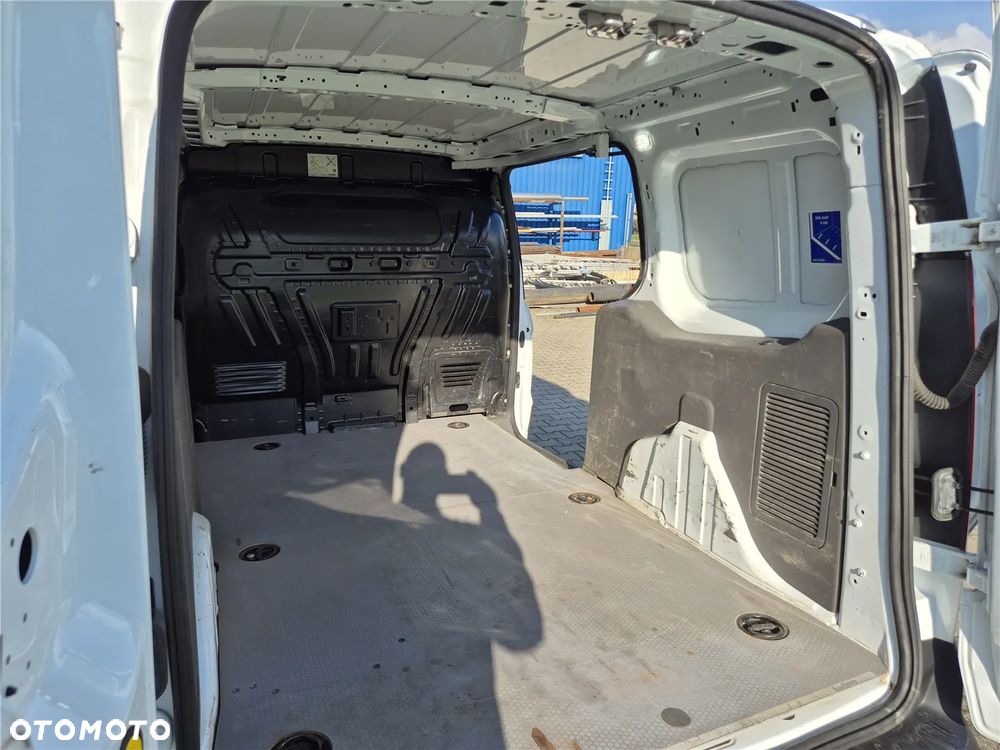 Ford Transit Connect - 16