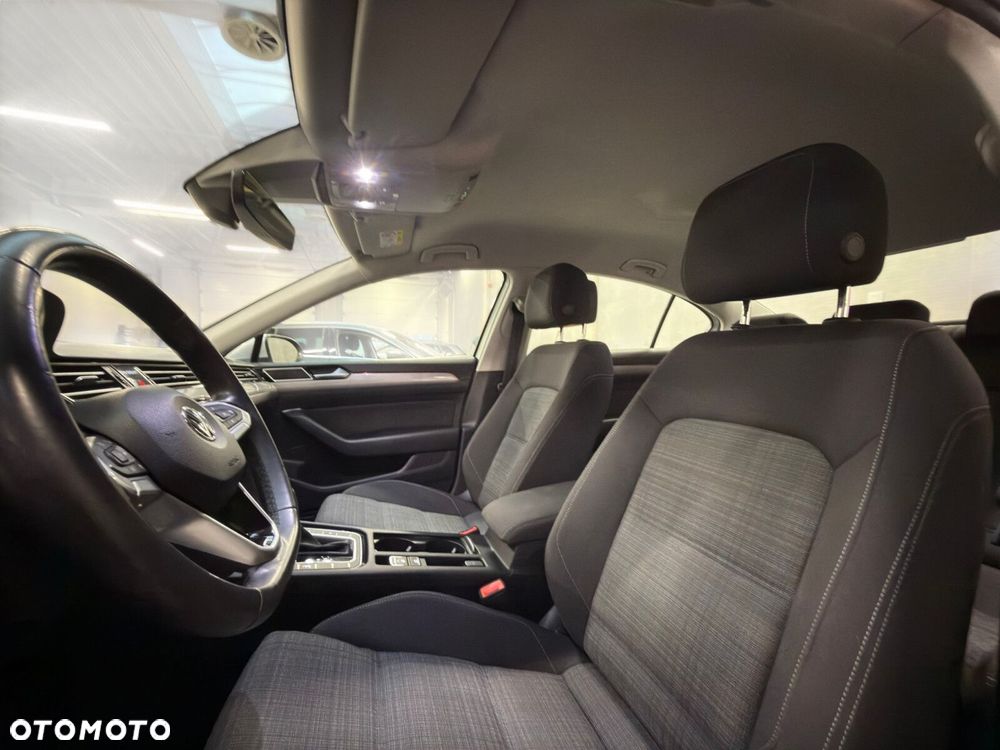 Volkswagen Passat - 21