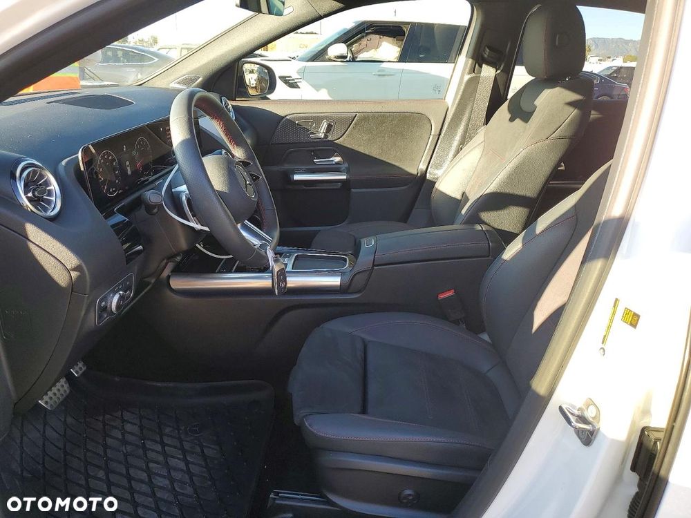 Mercedes-Benz GLA - 7