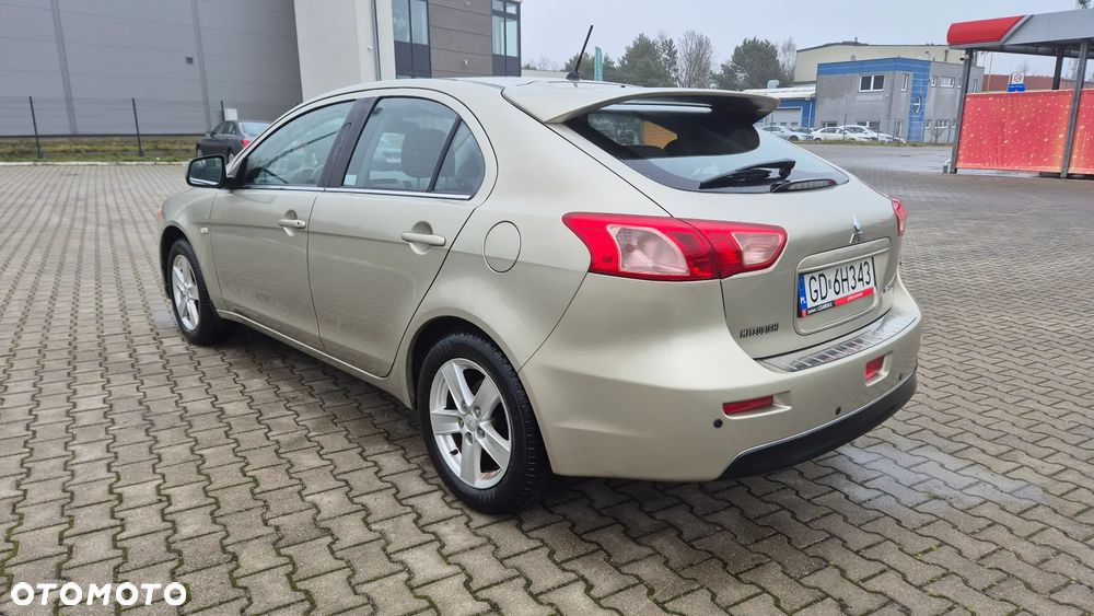 Mitsubishi Lancer 1.8 Invite - 4