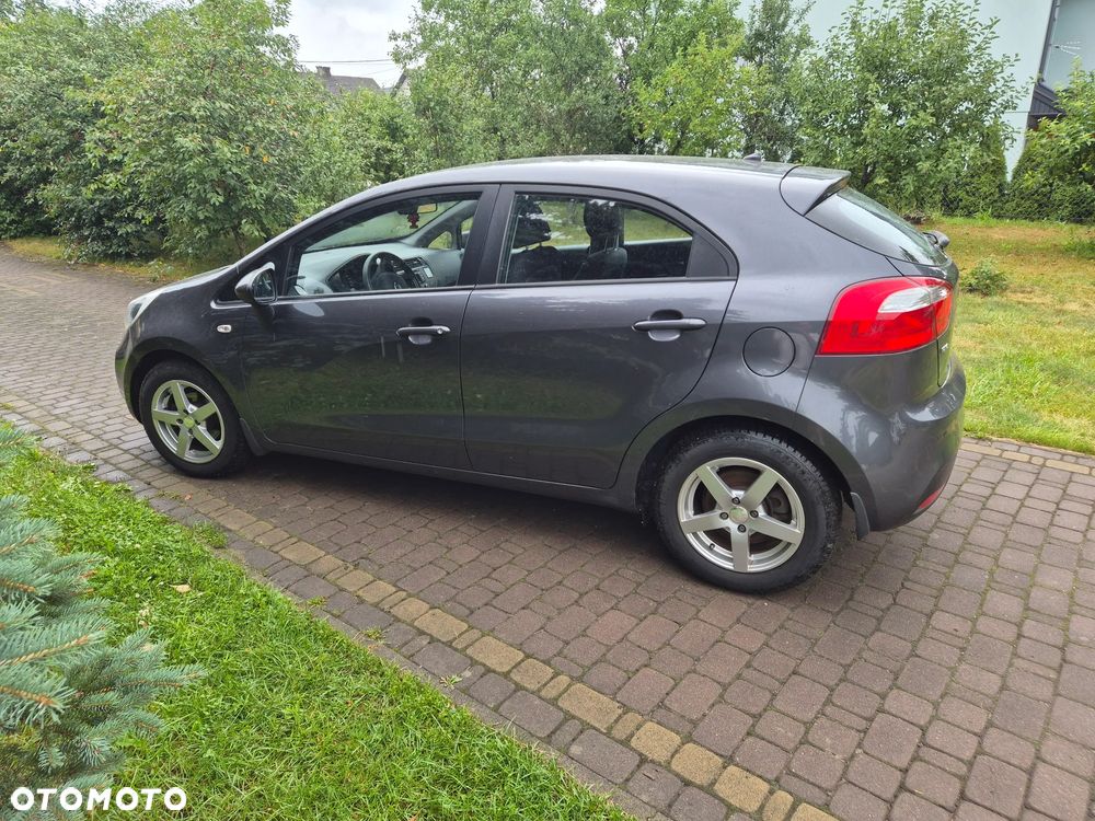 Kia Rio - 7