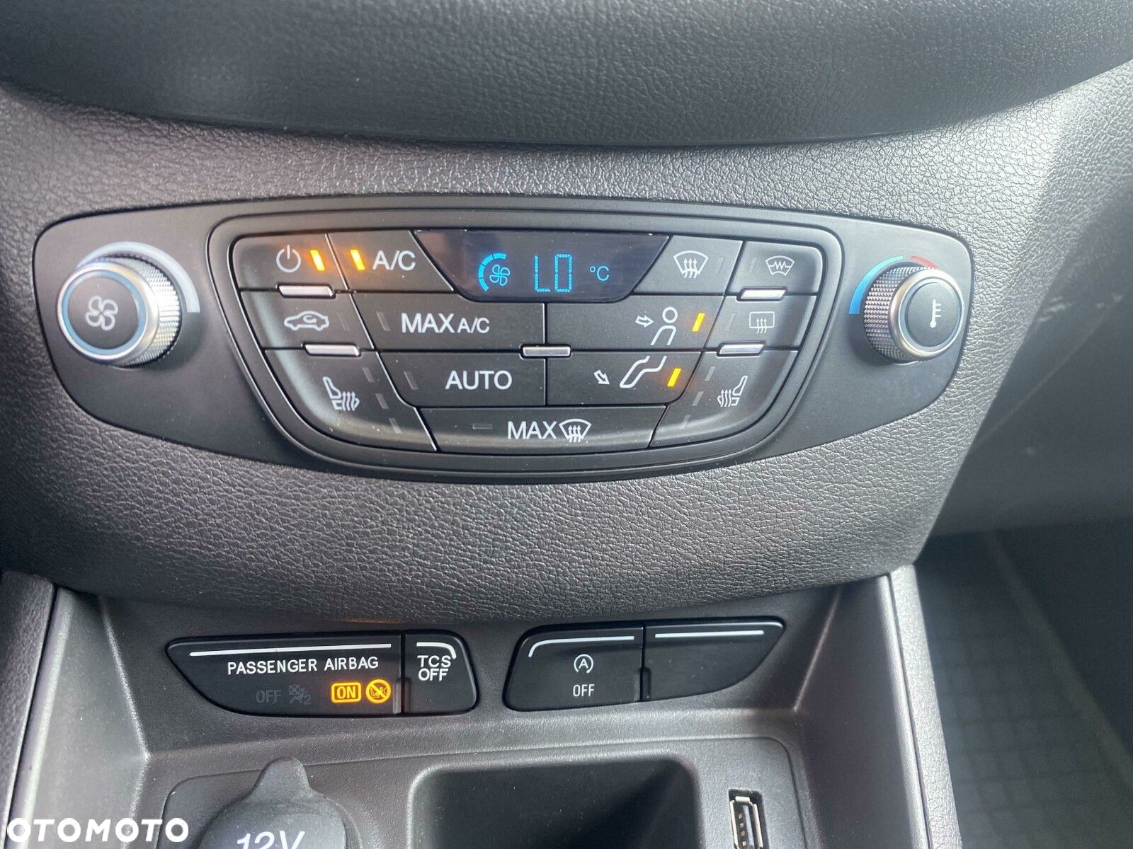 Ford Tourneo Courier - 25