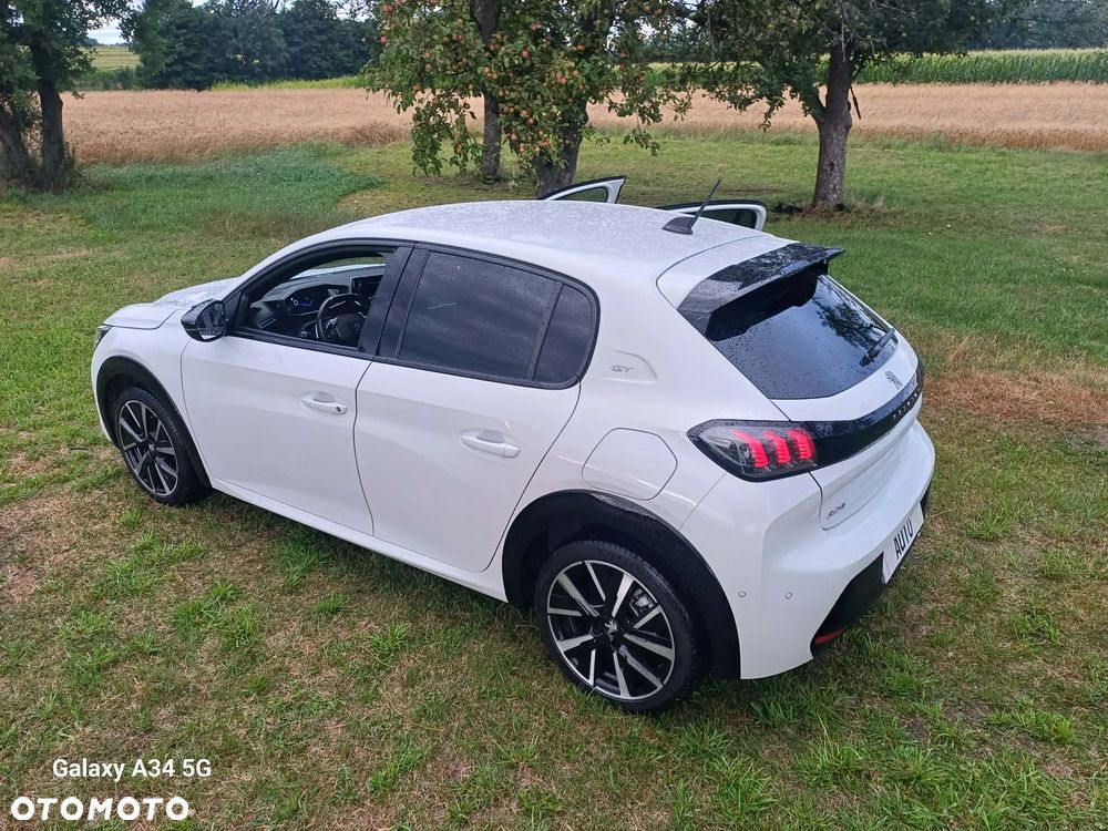 Peugeot 208 - 23