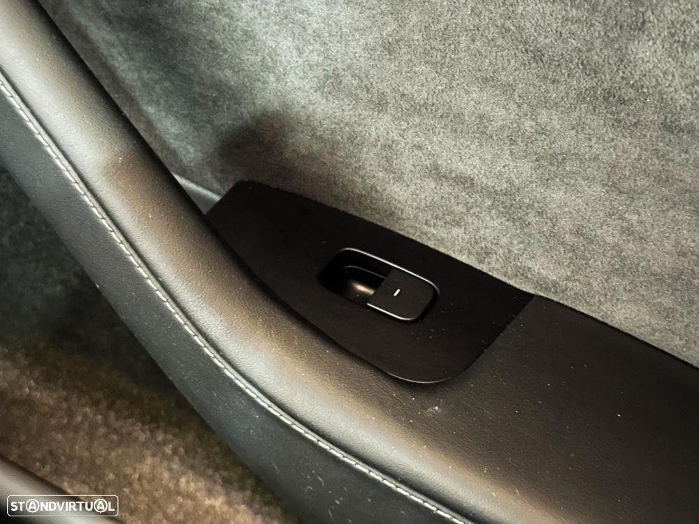 Tesla Model Y Long Range Dual Motor AWD - 29
