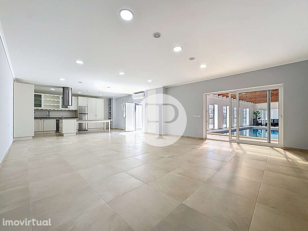 Moradia T4 com 2 suítes, piscina interior central em Alfeizerão - Grande imagem: 4/37