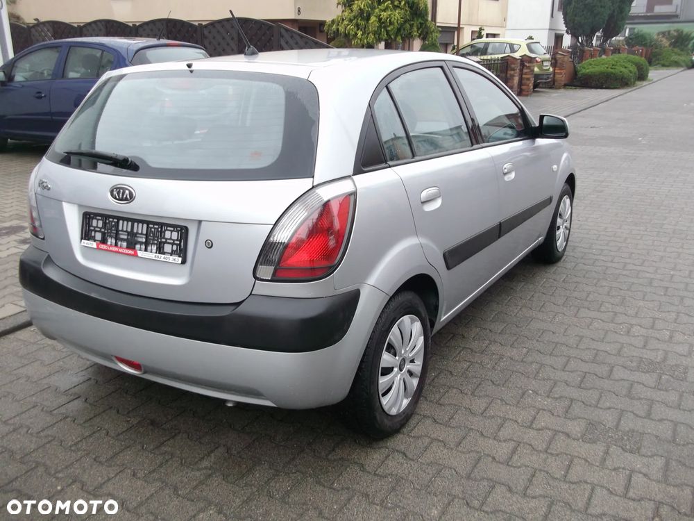 Kia Rio 1.4 EX - 4