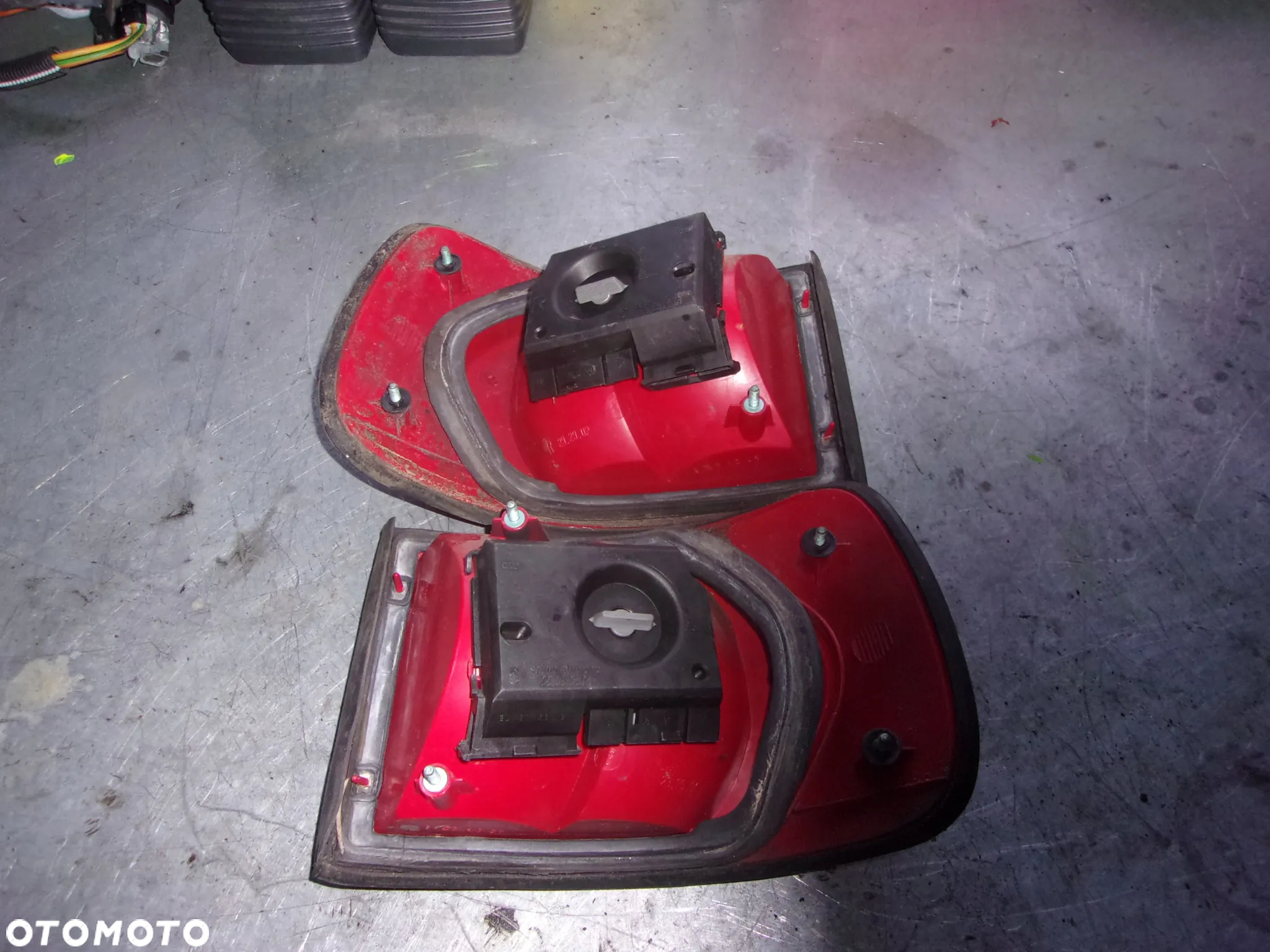 LAMPA TYŁ LEWA lub PRAWA AUDI A8 D2 - 2