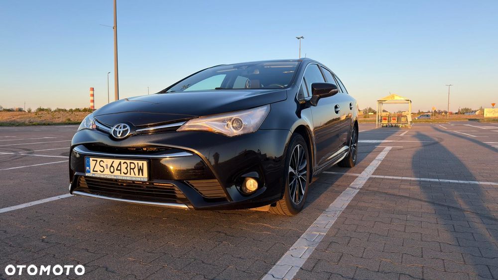 Toyota Avensis Touring Sports 1.8 Team Deutschland - 3