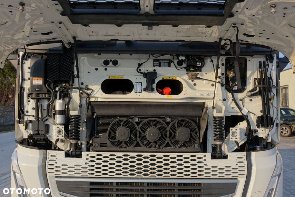 Volvo FH 500 GLOBETROTTER / I-SAVE / STANDARD / AUTOMAT / EURO 6 / KLIMATYZACJA POSTOJOWA / LODÓWKA / LED / NAVI / 2 ZBIORNIKI - 23