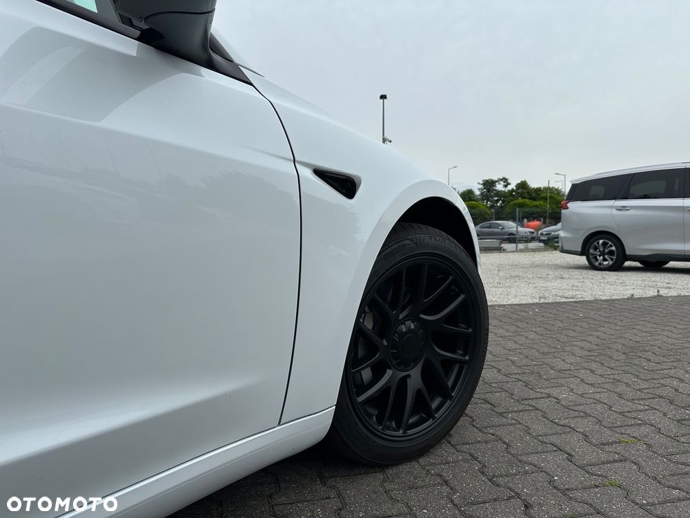 Tesla Model 3 - 11