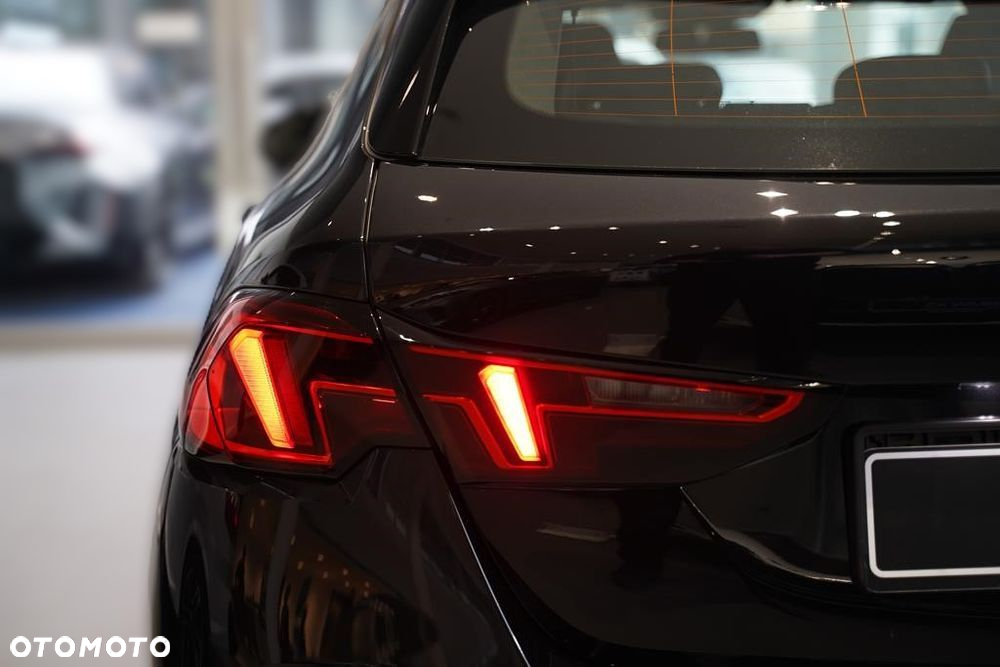 BMW Seria 1 120 mHEV - 10