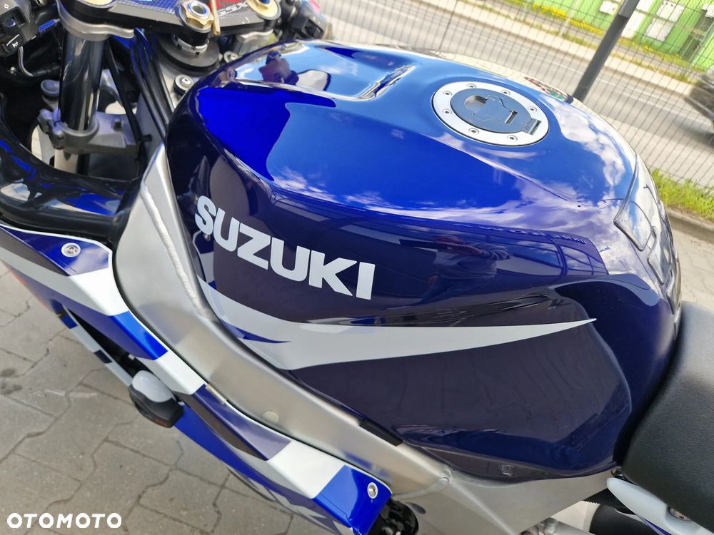 Suzuki GSX-R - 25
