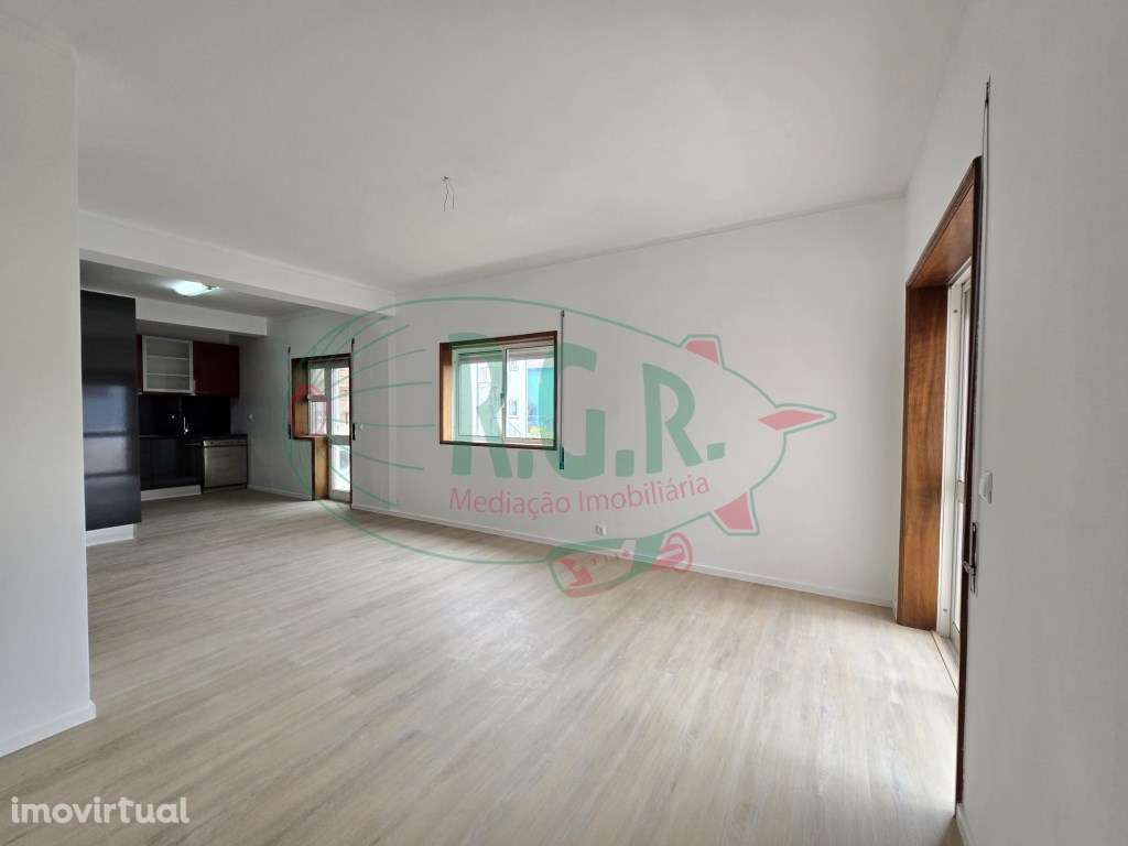 T2 Próximo ao Metro da Campainha/ Estação de Comboio - Grande imagem: 3/29