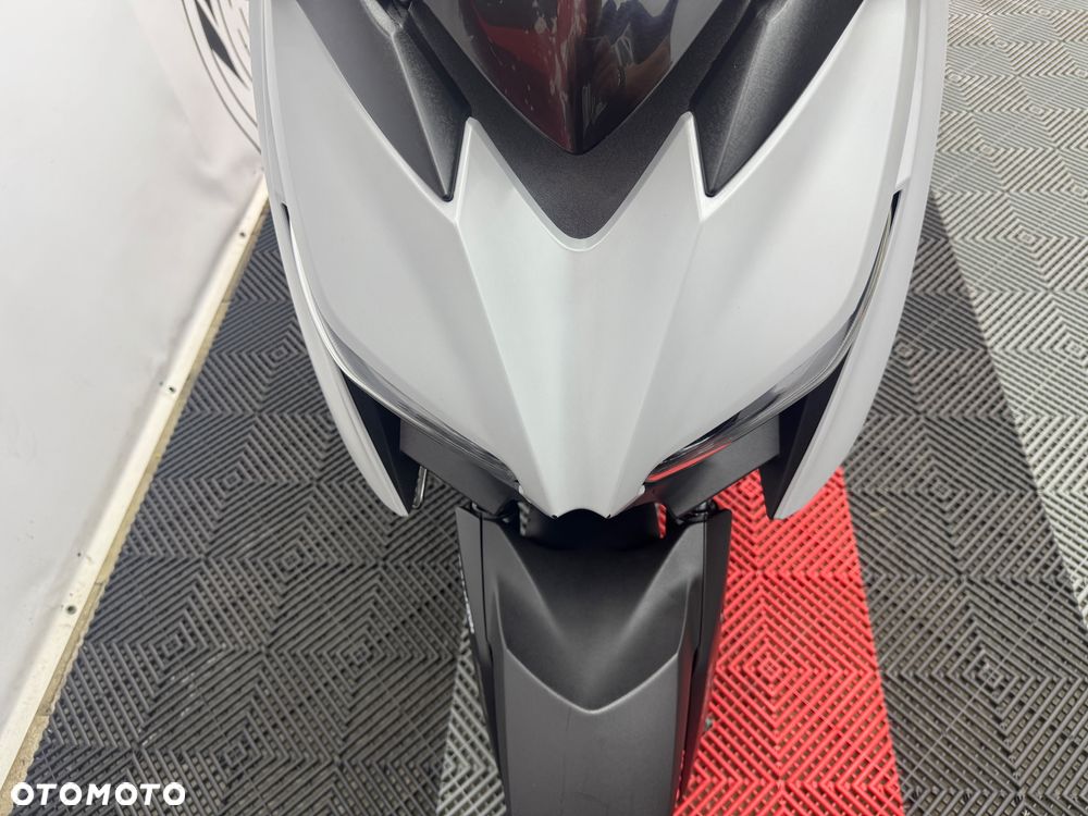 Yamaha X-max - 10