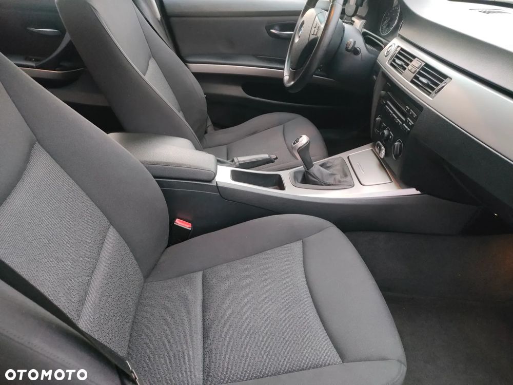 BMW Seria 3 318d - 11