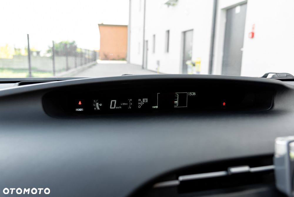 Toyota Prius 1.8 HSD Premium - 31