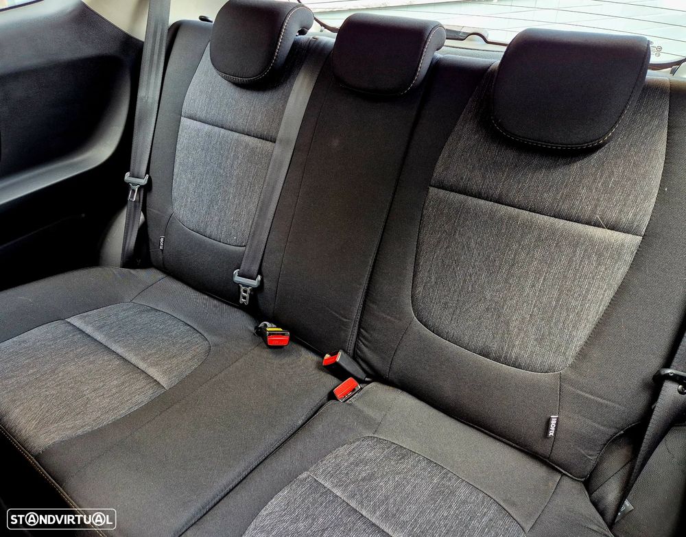 Kia Picanto 1.0 Fifa World Cup Edition - 30