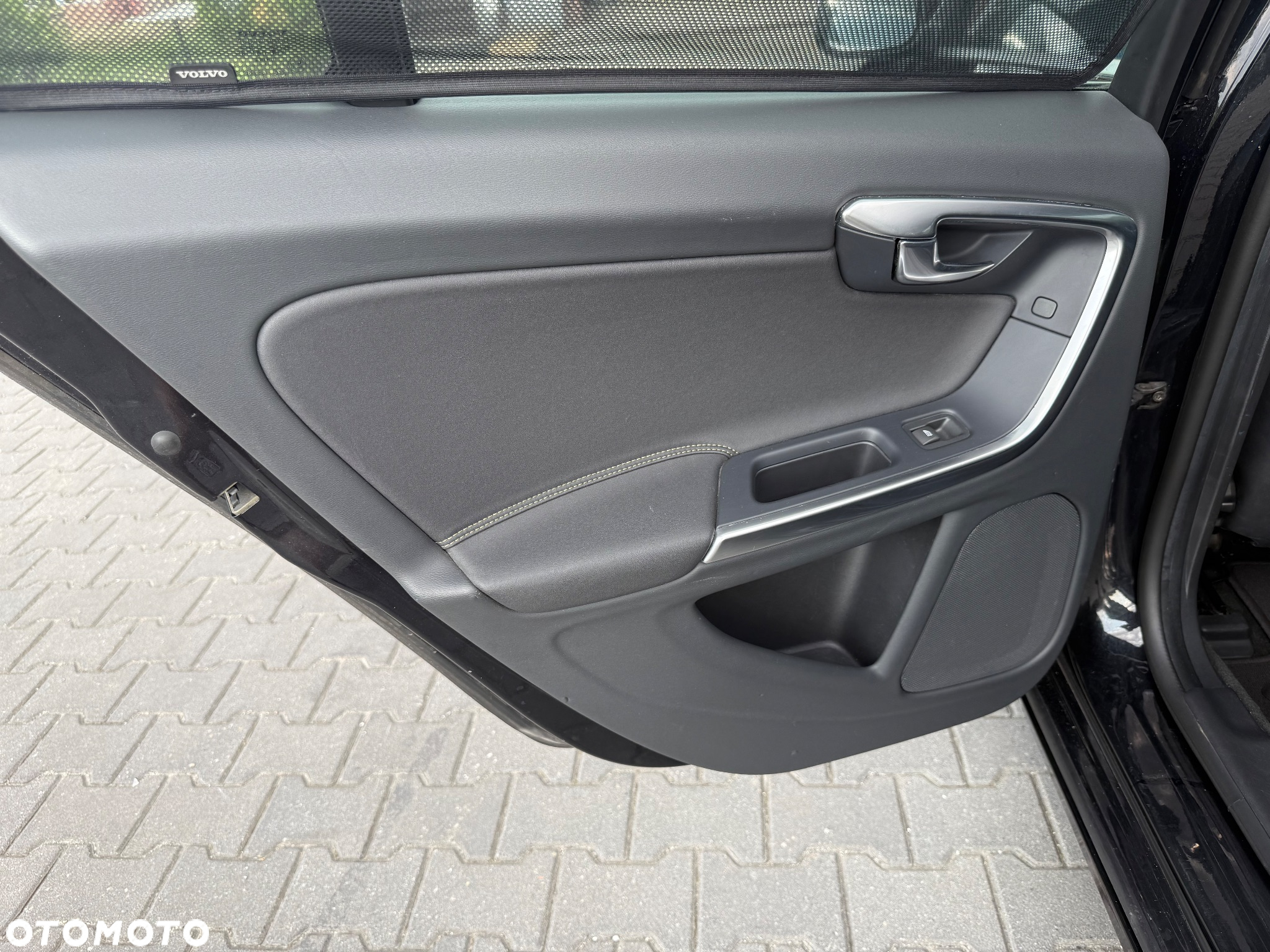 Volvo V60 T3 R-Design Kinetic - 12