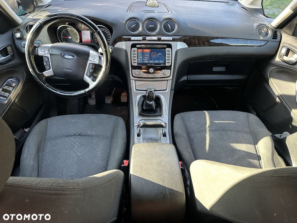 Ford Galaxy - 8