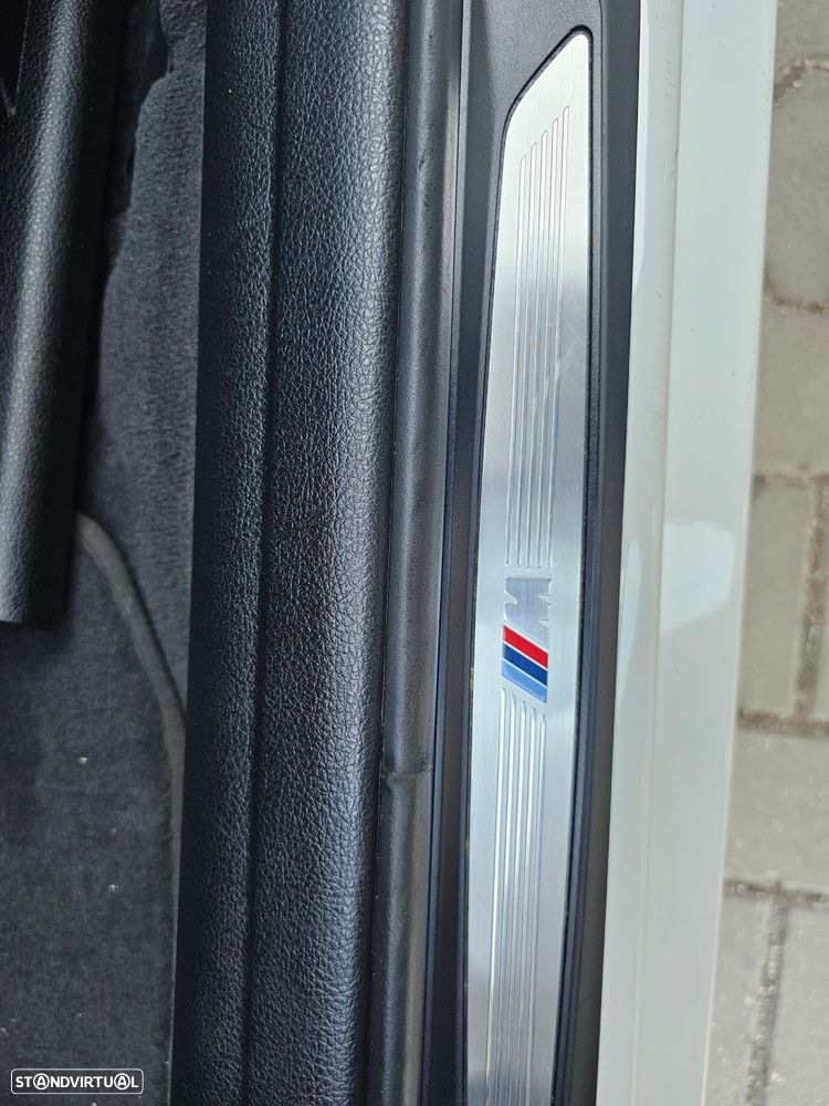 BMW 320 i Touring Pack Desportivo M - 25