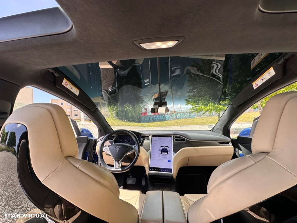 Tesla Model X 90D - 22