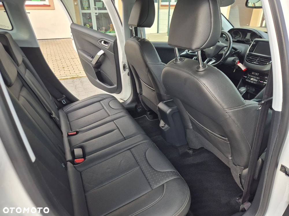 Peugeot 2008 1.2 Pure Tech Allure S&S EAT6 - 10