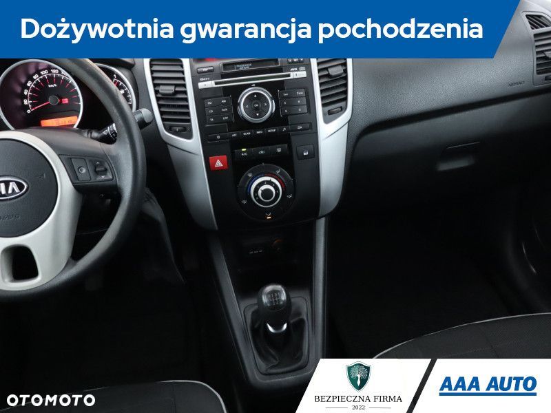 Kia Venga - 10