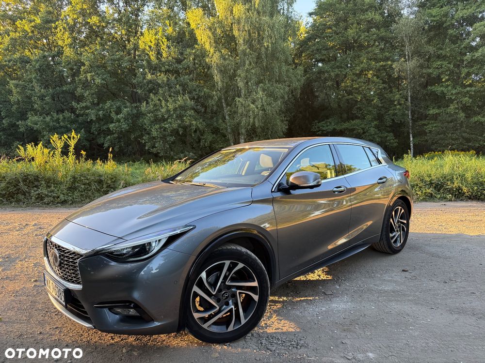 Infiniti Q30 1.6t Premium Tech 7DCT - 1