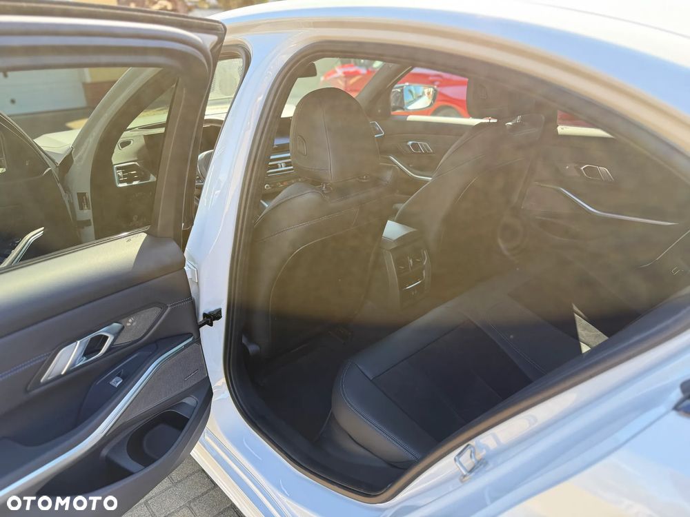 BMW Seria 3 320d xDrive M Sport sport - 22